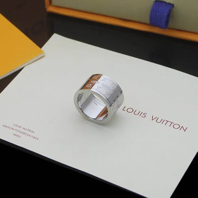 Louis Vuitton Monogram Turnê Mundial anéis gravados de banda larga 6