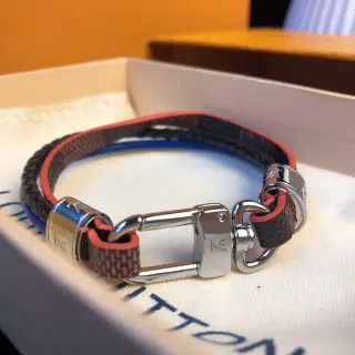 Louis Vuitton سوار جلد متعدد الطبقات مضفر متعدد الألوان أجزاء مغطاة بمونوجرام