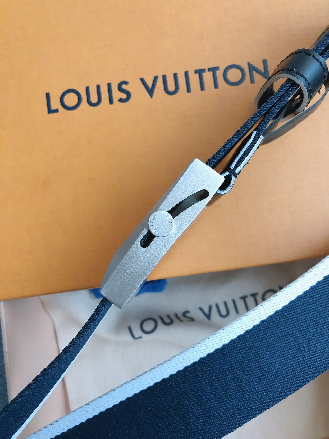 Ceinture Louis Vuitton Bleu Marine Sangle en Nylon Tressée Boucle en Métal Brossé Ceinture en Toile 6