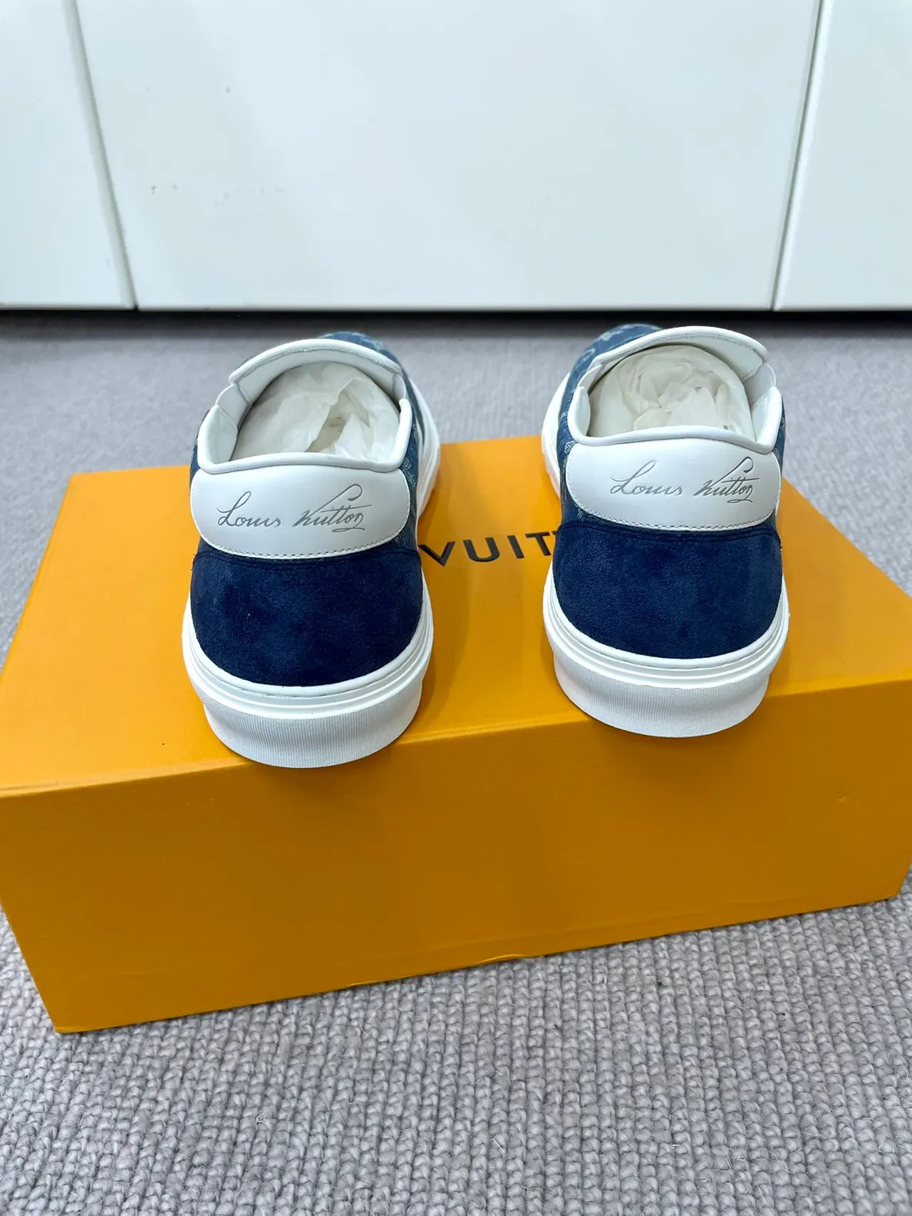 Louis Vuitton 海军蓝白一脚蹬 Monogram 帆布生活方式运动鞋 3