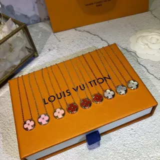 Colar Louis Vuitton Laranja e Dourado Floral Esmalte Pêndulos Corrente