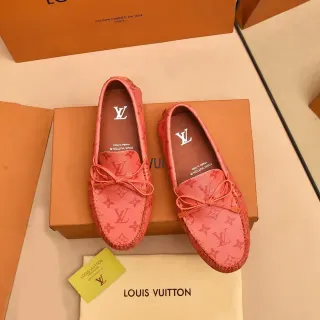 Louis Vuitton وردي وبني جلد مونوغرام عقدة مربوط تفصيل لافر