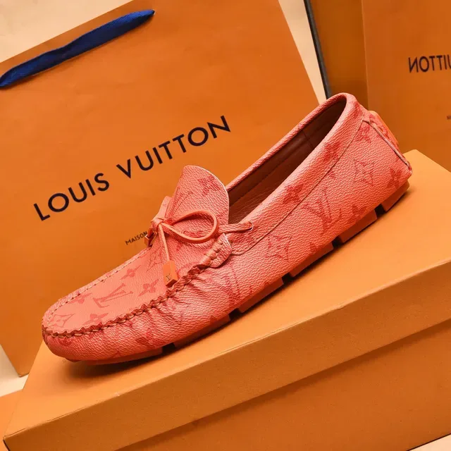 Louis Vuitton গোলাপি বাদামি মনোগ্রাম চামড়া গুঁথা ধনুষ ডিটেল লোফার 4