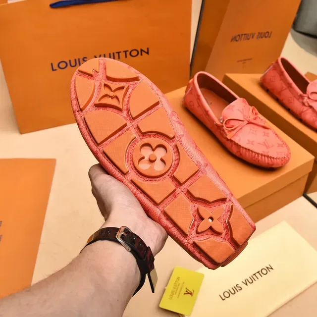 Louis Vuitton গোলাপি বাদামি মনোগ্রাম চামড়া গুঁথা ধনুষ ডিটেল লোফার 5