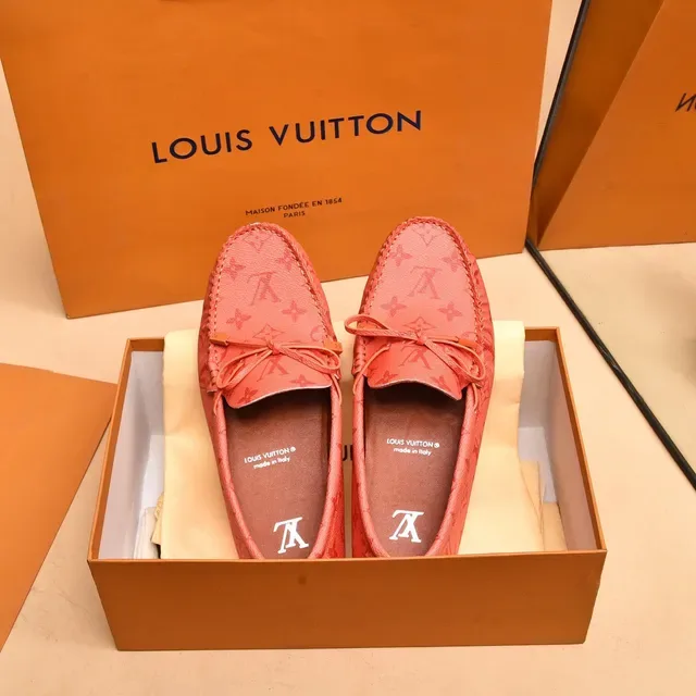 Louis Vuitton গোলাপি বাদামি মনোগ্রাম চামড়া গুঁথা ধনুষ ডিটেল লোফার 9