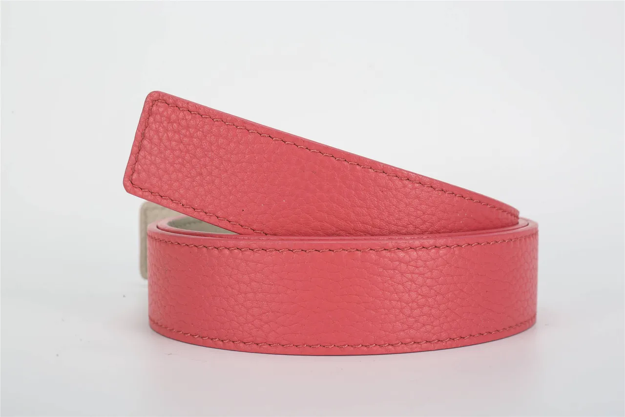Ceinture en cuir Louis Vuitton rose argentée pebbled avec boucle monogramme 2