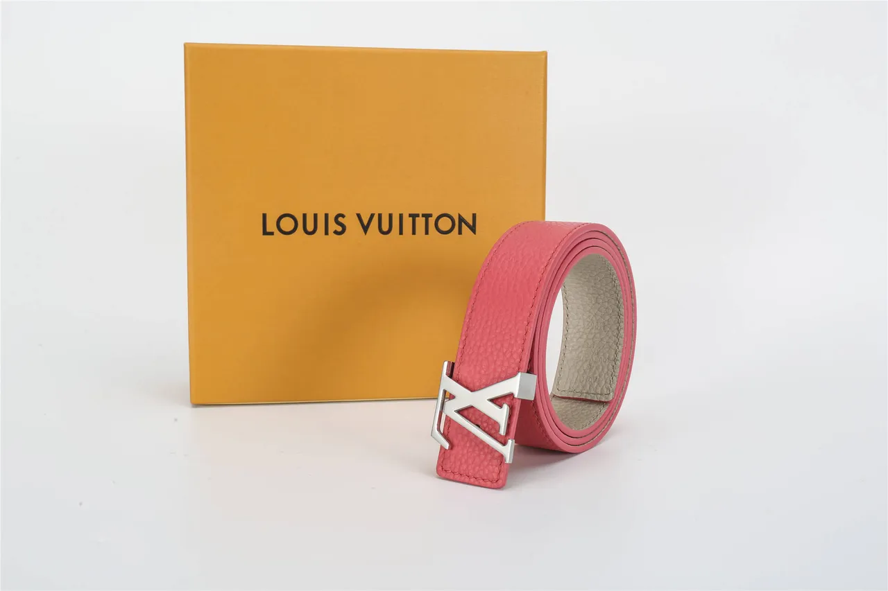 Ceinture en cuir Louis Vuitton rose argentée pebbled avec boucle monogramme 3
