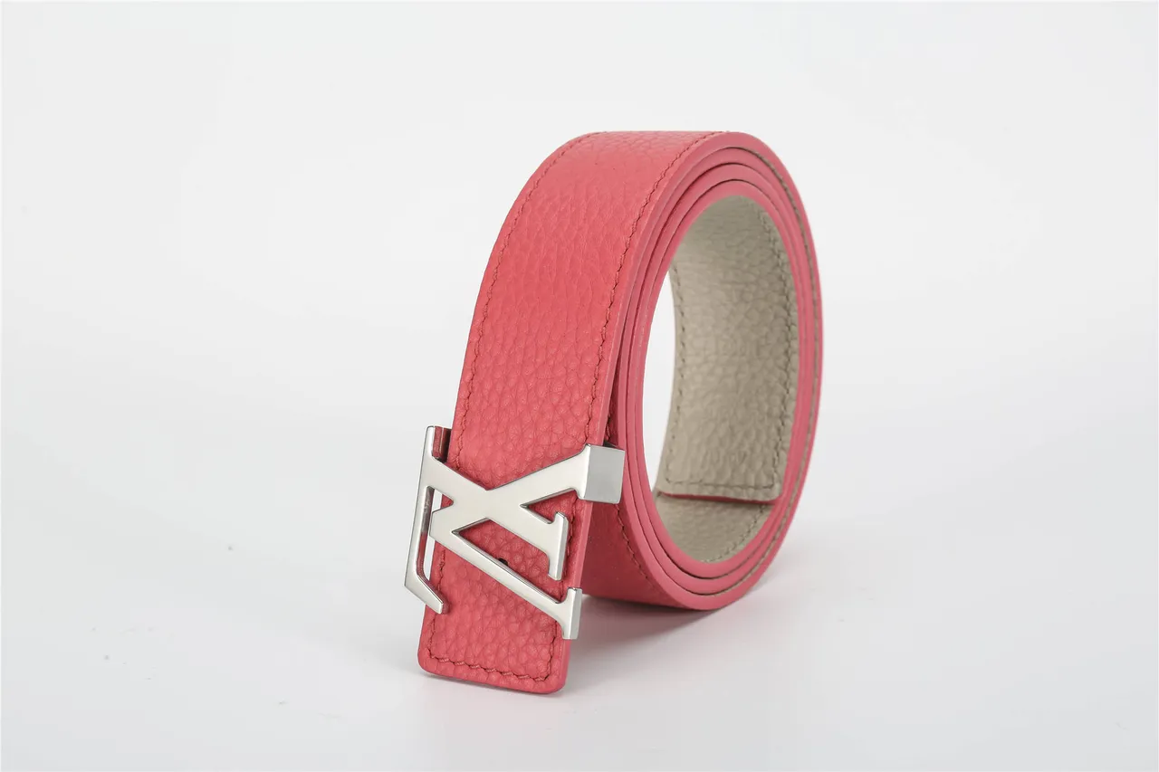 Ceinture en cuir Louis Vuitton rose argentée pebbled avec boucle monogramme 4