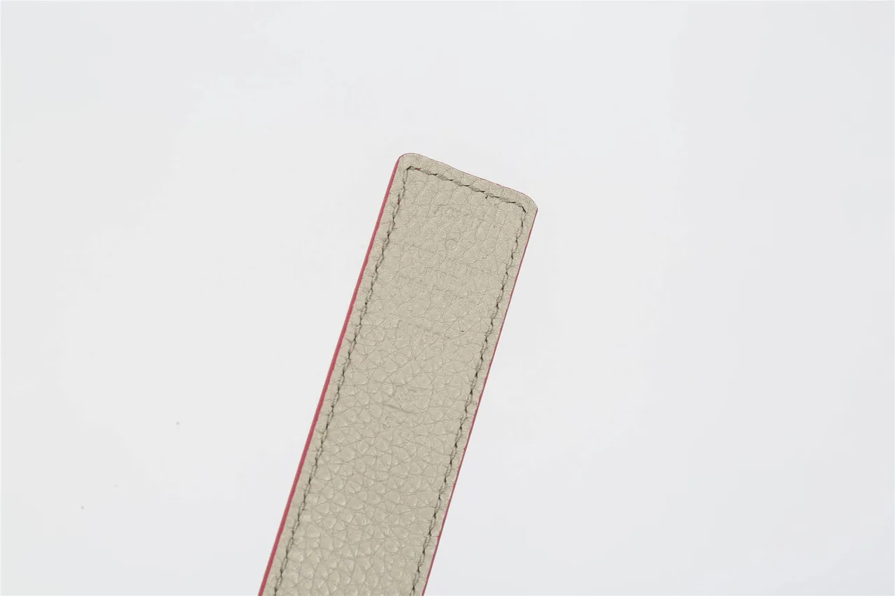 Ceinture en cuir Louis Vuitton rose argentée pebbled avec boucle monogramme 5