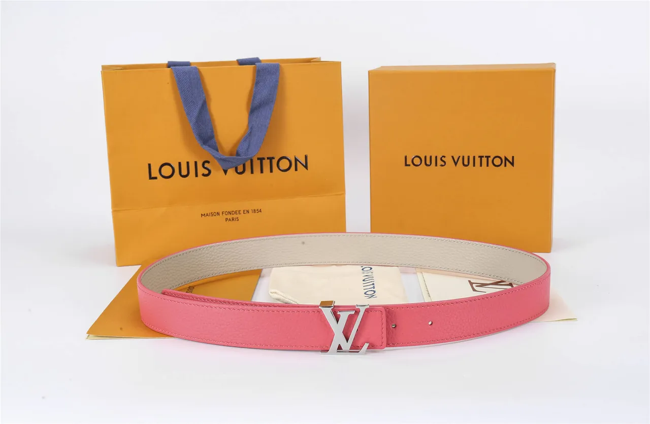 Ceinture en cuir Louis Vuitton rose argentée pebbled avec boucle monogramme 8