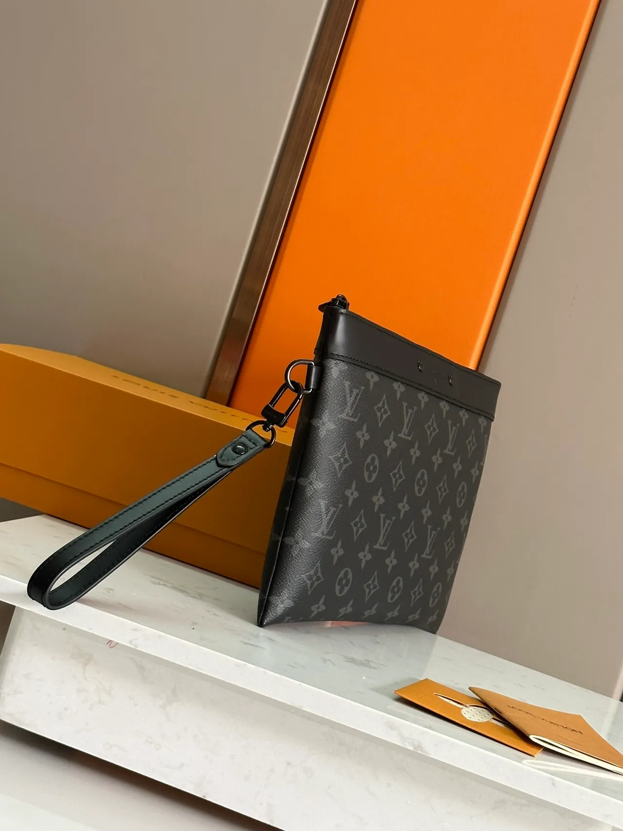Louis Vuitton Pochette Accessoires কালো ধূসর Monogram-Printed Canvas Envelope Clutch 3