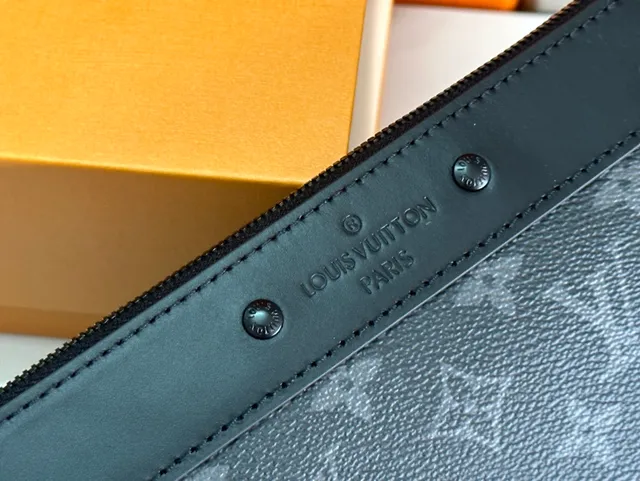 Louis Vuitton Pochette Accessoires কালো ধূসর Monogram-Printed Canvas Envelope Clutch 5