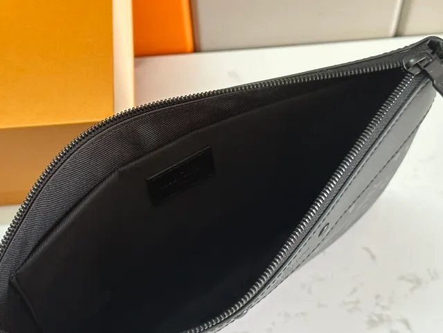 Louis Vuitton Pochette Accessoires কালো ধূসর Monogram-Printed Canvas Envelope Clutch 6