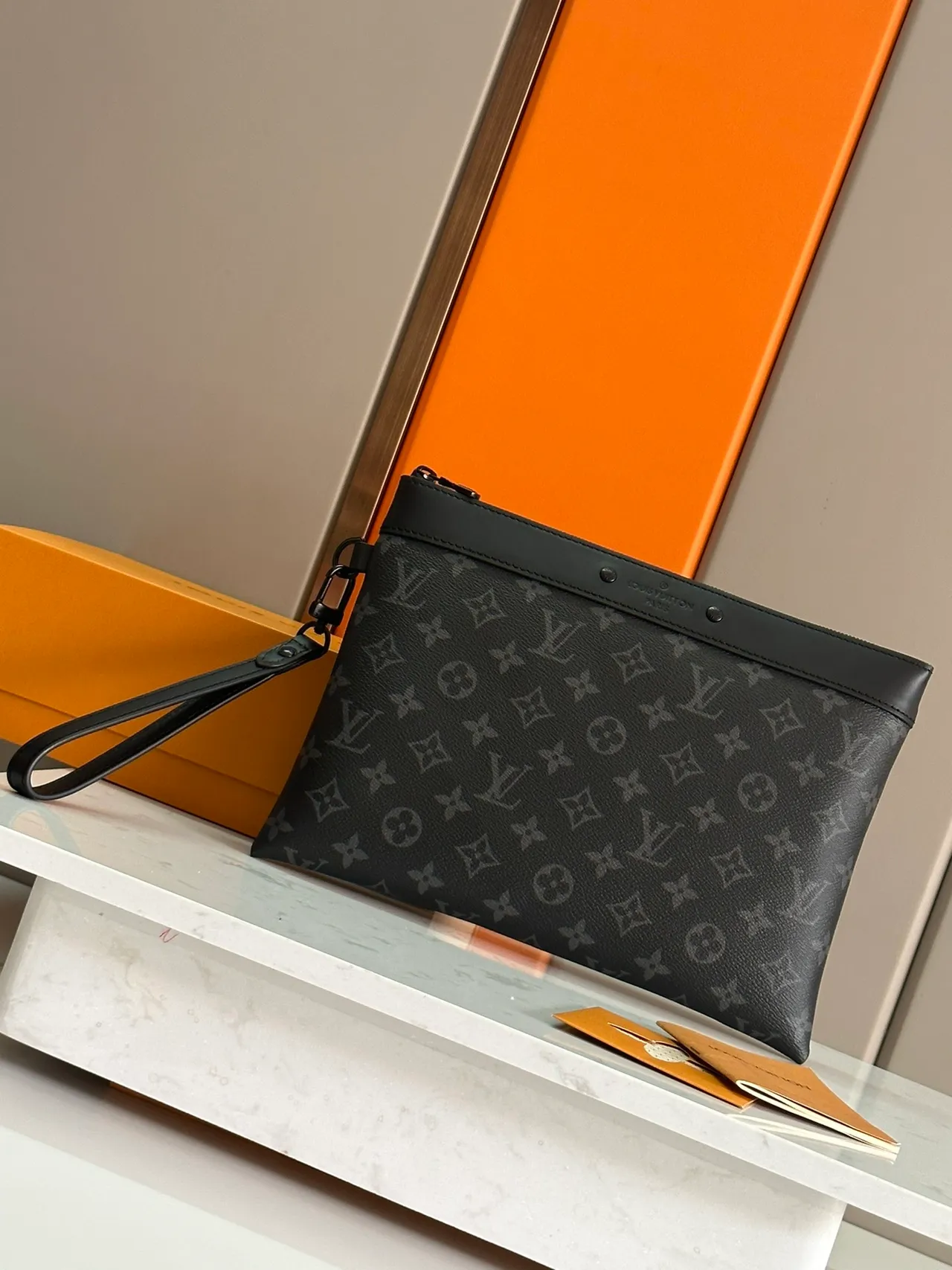 Louis Vuitton Pochette Accessoires কালো ধূসর Monogram-Printed Canvas Envelope Clutch 7