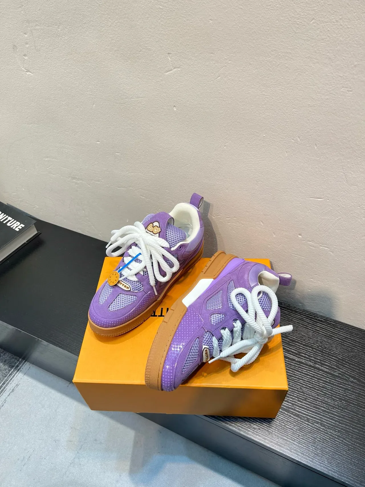 Louis Vuitton Tênis Lifestyle Roxo Branco Camadas de Camurça e Malha Superior Cordões Estilo Corda 4