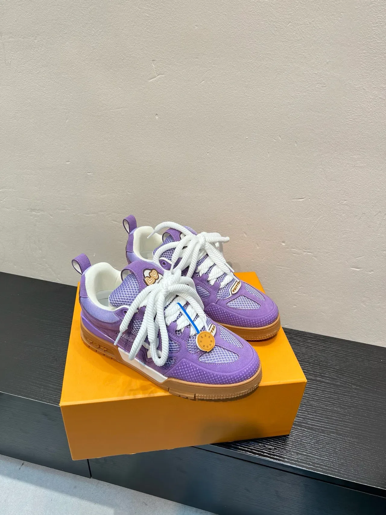 Louis Vuitton Tênis Lifestyle Roxo Branco Camadas de Camurça e Malha Superior Cordões Estilo Corda 5
