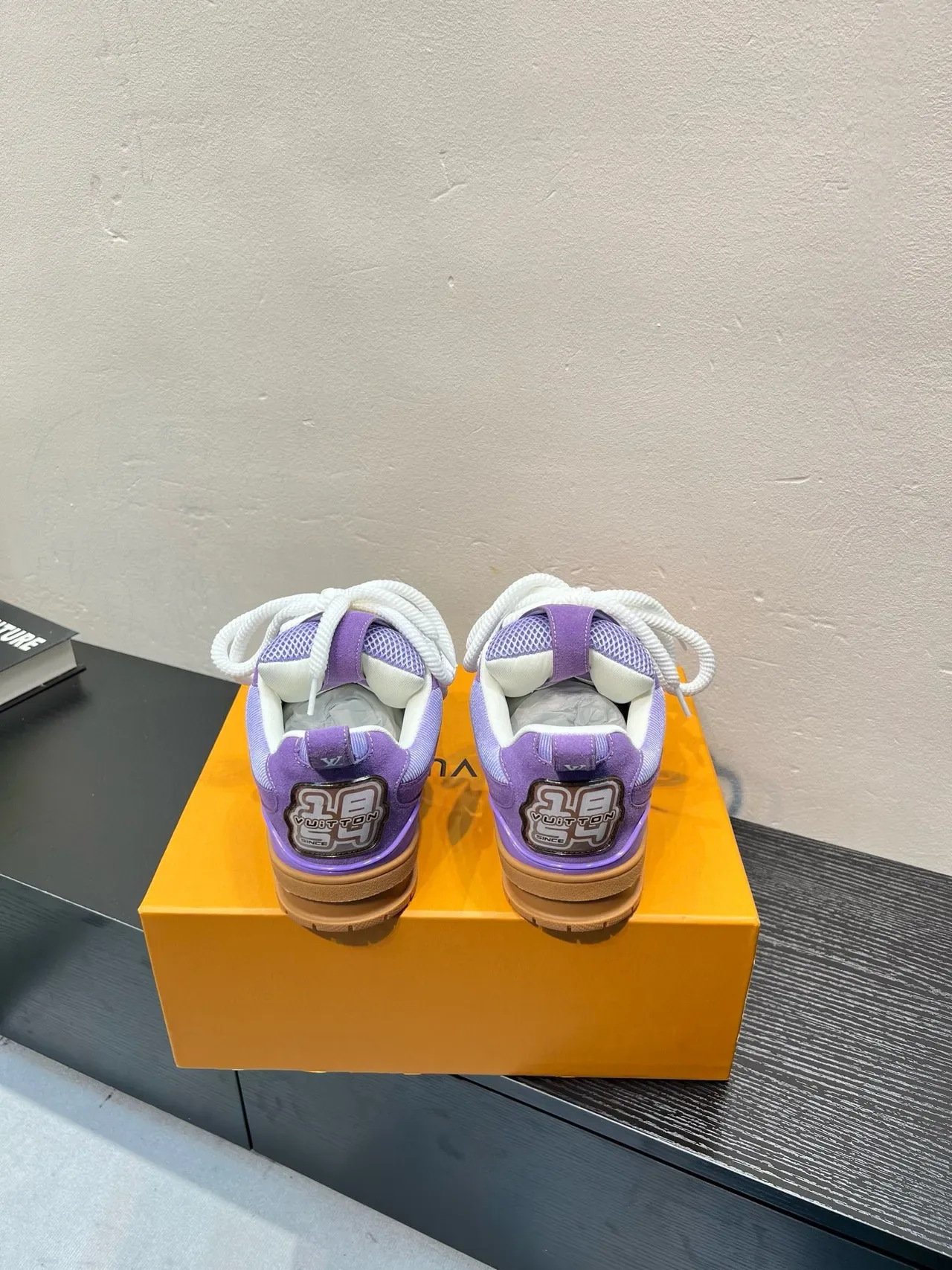 Louis Vuitton Tênis Lifestyle Roxo Branco Camadas de Camurça e Malha Superior Cordões Estilo Corda 6