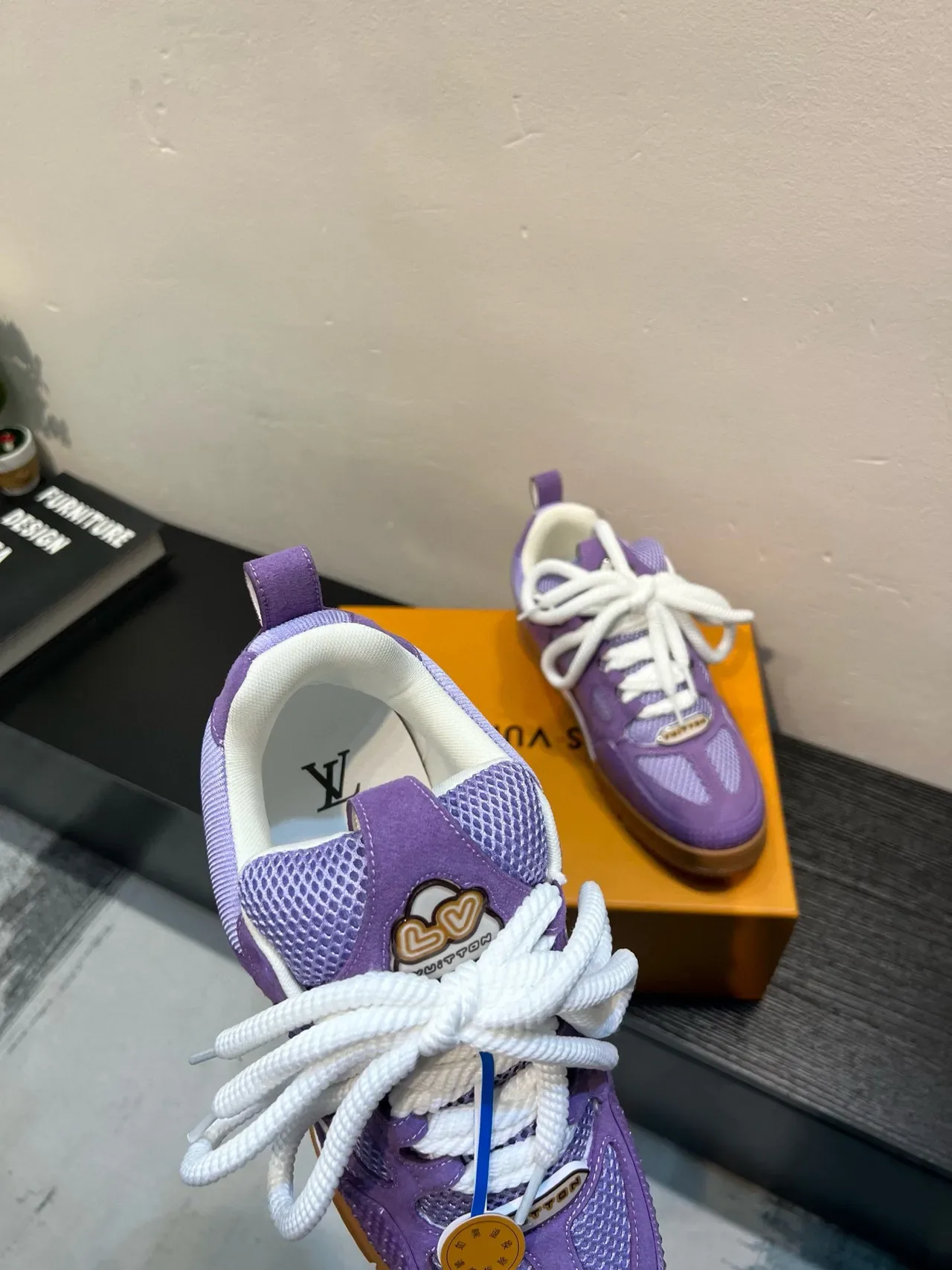 Louis Vuitton Tênis Lifestyle Roxo Branco Camadas de Camurça e Malha Superior Cordões Estilo Corda 7