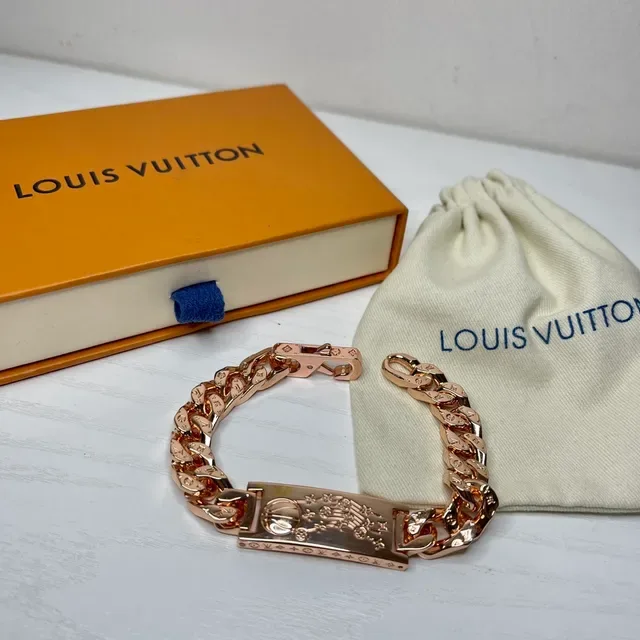 Pulsera Louis Vuitton Cadena Curb Oro Rosa Placa Grabada 2