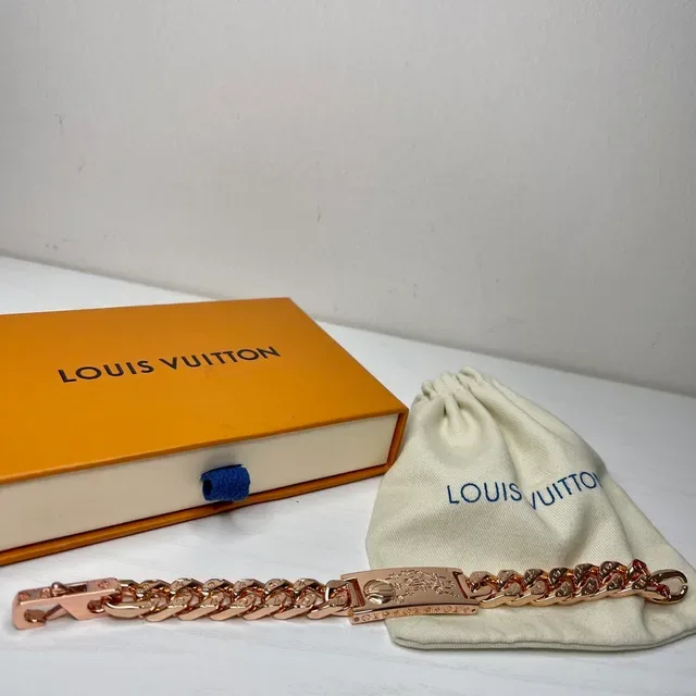 Pulsera Louis Vuitton Cadena Curb Oro Rosa Placa Grabada 3