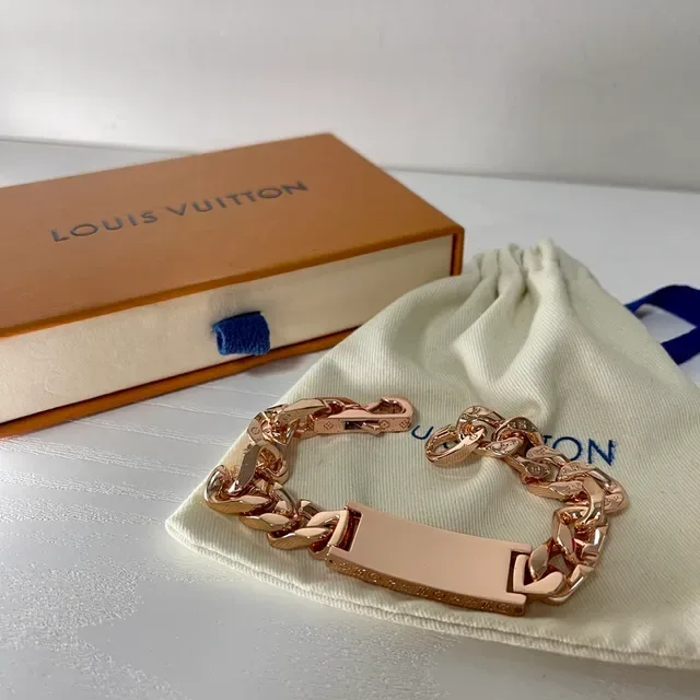 Pulsera Louis Vuitton Cadena Curb Oro Rosa Placa Grabada 4