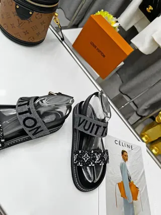 Louis Vuitton Run Away काला भूरा बहु पट्टी पारदर्शी तल आरामदायक सैंडल 4