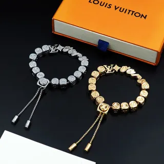 Louis Vuitton سوار حبات مكعبية فضية وذهبية نقش مونوغرام
