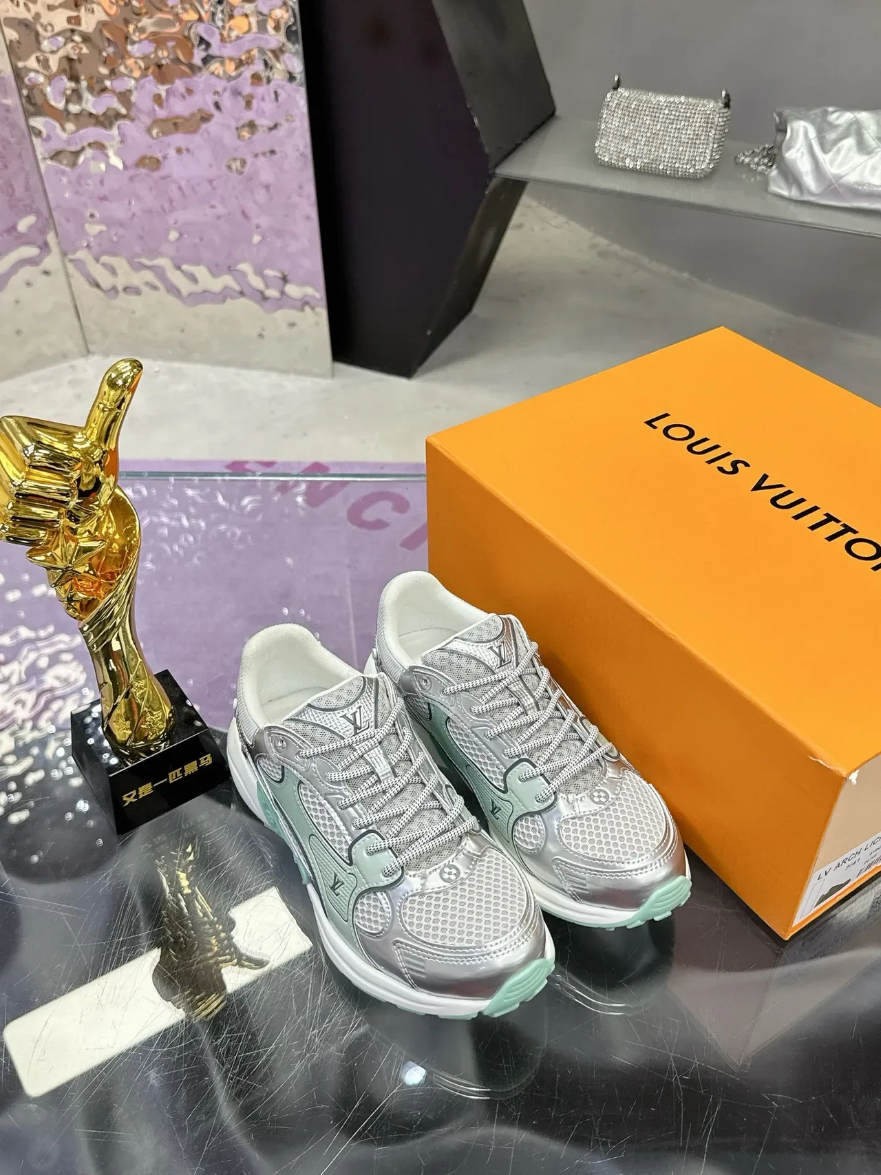 Louis Vuitton Prata Verde Metálico Superior Acento Mint Pods Tênis lifestyle 5