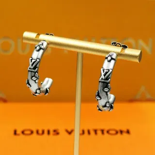 Louis Vuitton Brincos prata argola com monograma