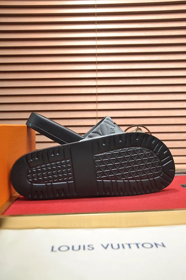 Louis Vuitton Slide Preto Cinza Alça Quiltada Monograma Embossado Chinelo 7