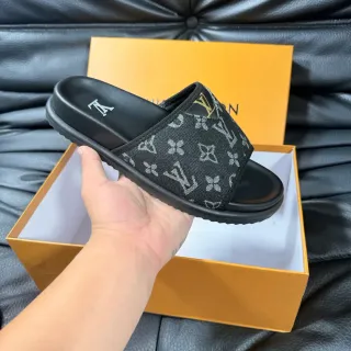 Louis Vuitton Slide Sandalias Negras Plateadas Correa de Tela Monogramada Suela de Goma Moldada