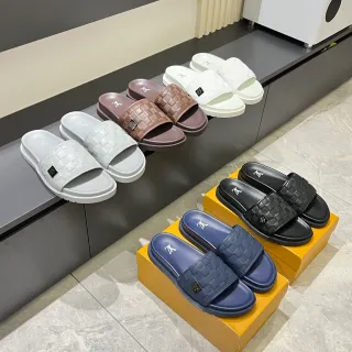 Louis Vuitton نعال مزلق مع حزام مبطن