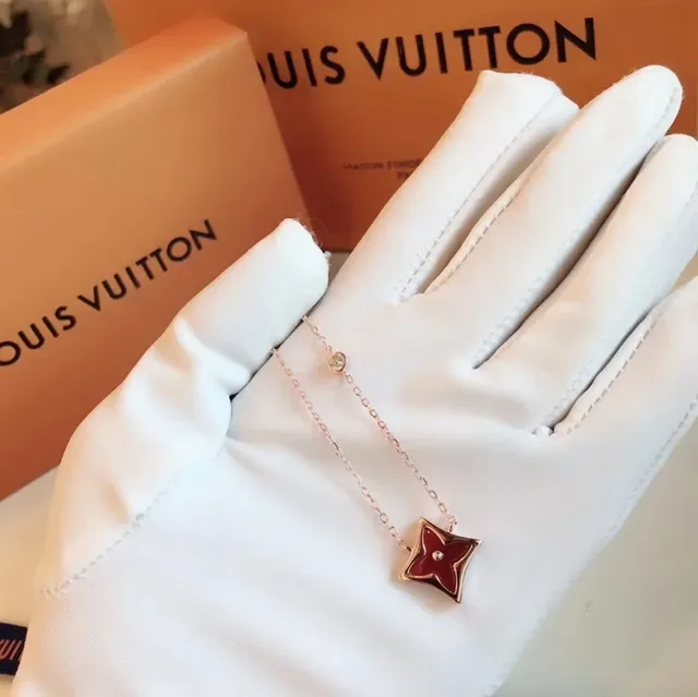 Louis Vuitton Pingente Estrela Dourado Preto Esmaltado Monograma Colar 8