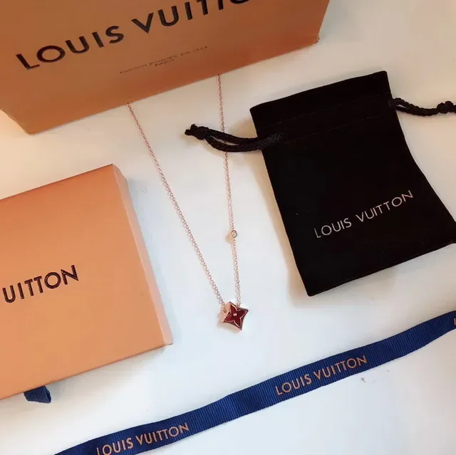 Louis Vuitton Pingente Estrela Dourado Preto Esmaltado Monograma Colar 11