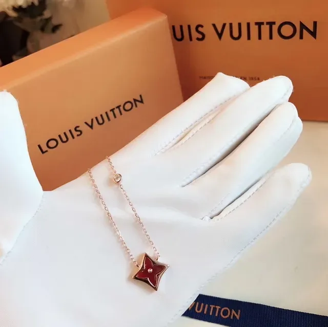 Louis Vuitton Pingente Estrela Dourado Preto Esmaltado Monograma Colar 15