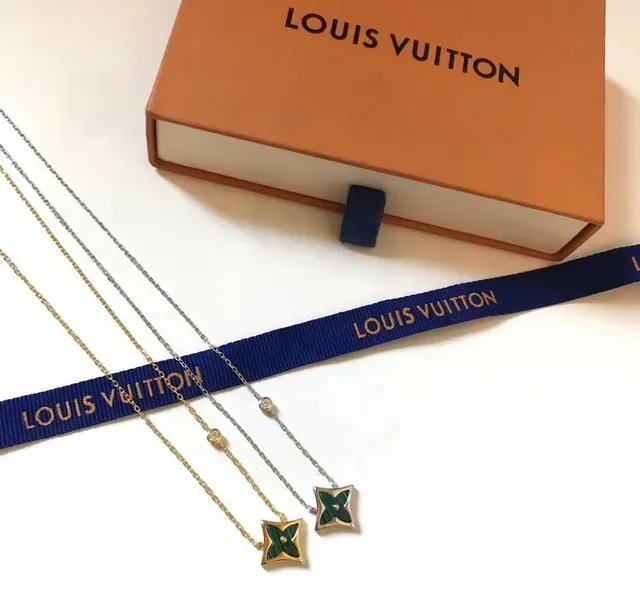 Louis Vuitton Pingente Estrela Dourado Preto Esmaltado Monograma Colar 17