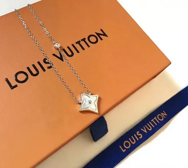 Louis Vuitton Pingente Estrela Dourado Preto Esmaltado Monograma Colar 19