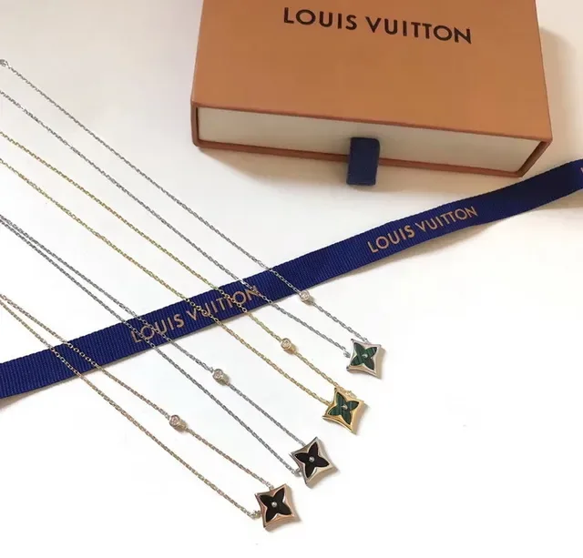 Louis Vuitton Pingente Estrela Dourado Preto Esmaltado Monograma Colar 23