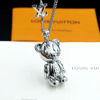 قلادة Louis Vuitton Teddy Bear فضة مصقولة