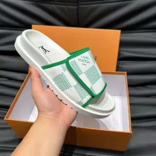 Louis Vuitton Chinelo de Plataforma Branco e Verde com Padrão