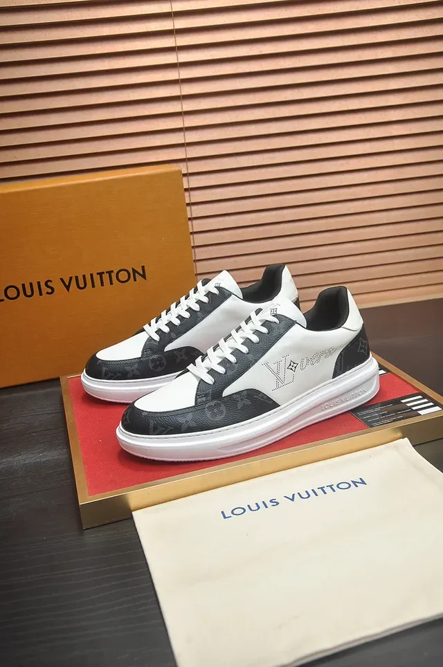 Louis Vuitton White Black Low-Top Leather-and-Monogram Lifestyle Sneakers 4