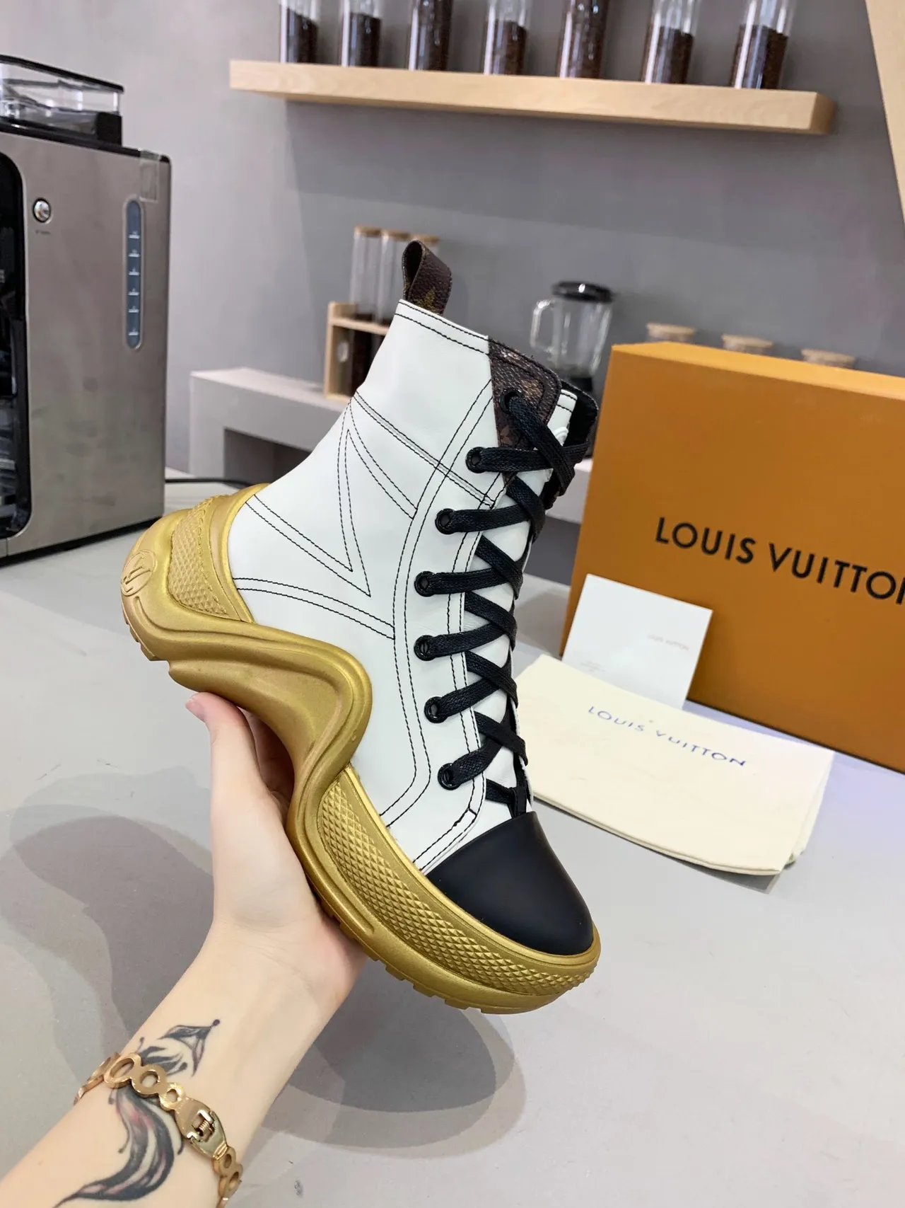 Bottes de cheville Louis Vuitton blanc or à lacets semelle sculptée 2