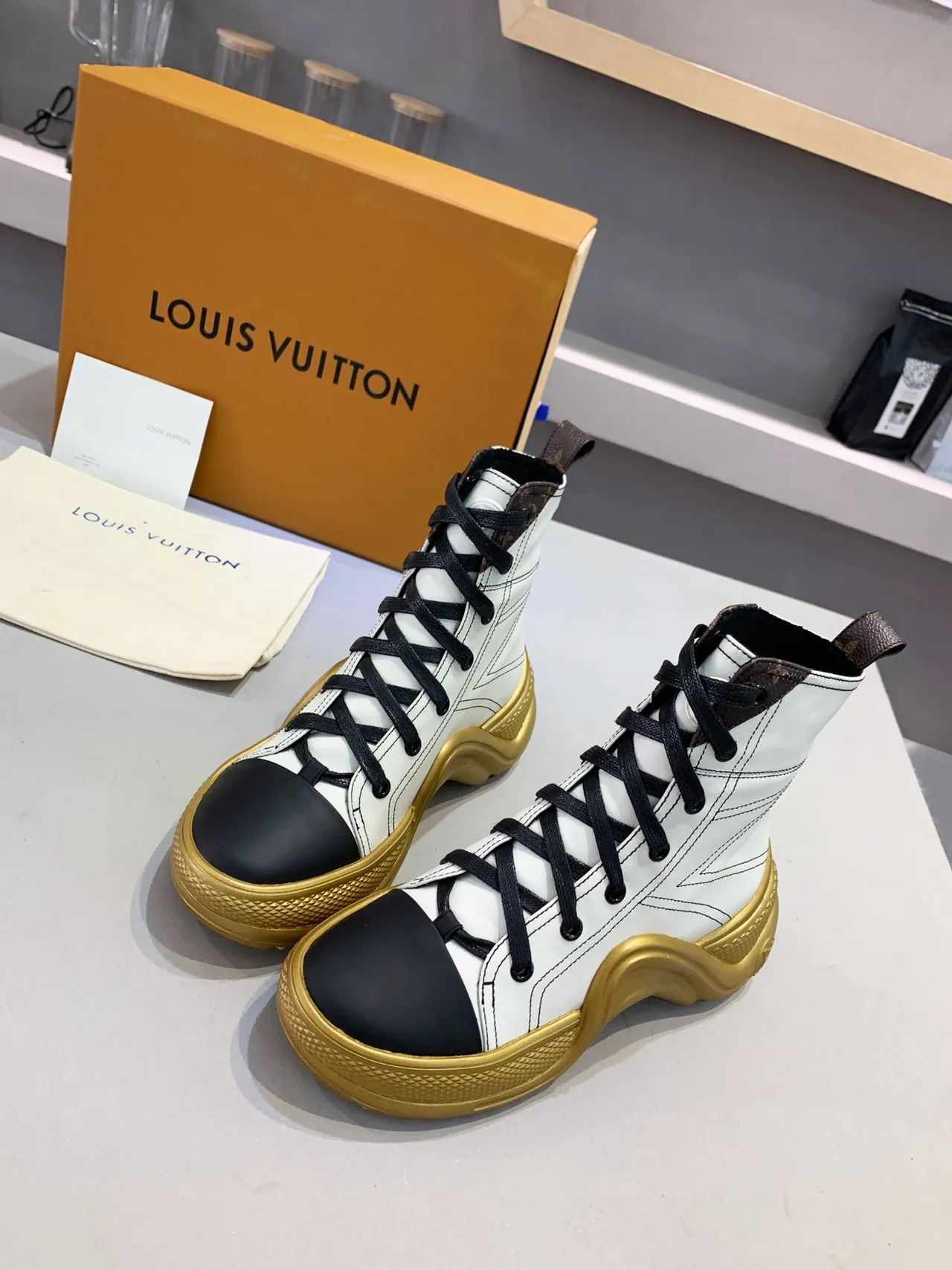 Bottes de cheville Louis Vuitton blanc or à lacets semelle sculptée 5