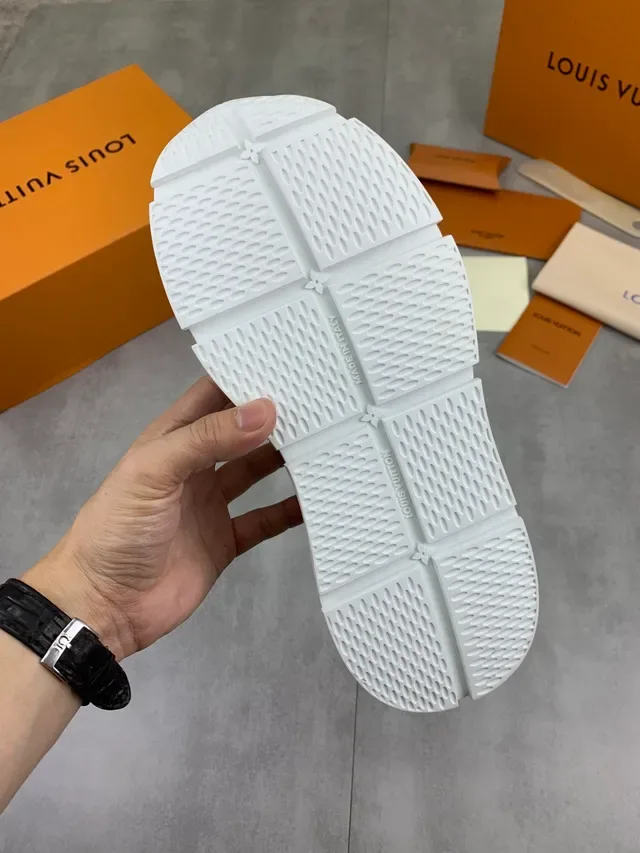 Louis Vuitton Branco e Cinza Low-Top Couro e Textil Lifestyle Sneakers 3
