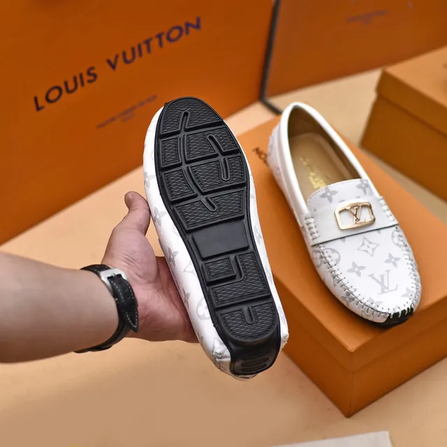 Louis Vuitton Blanc et gris cuir imprimé monogramme LV boucle logo loafer 4