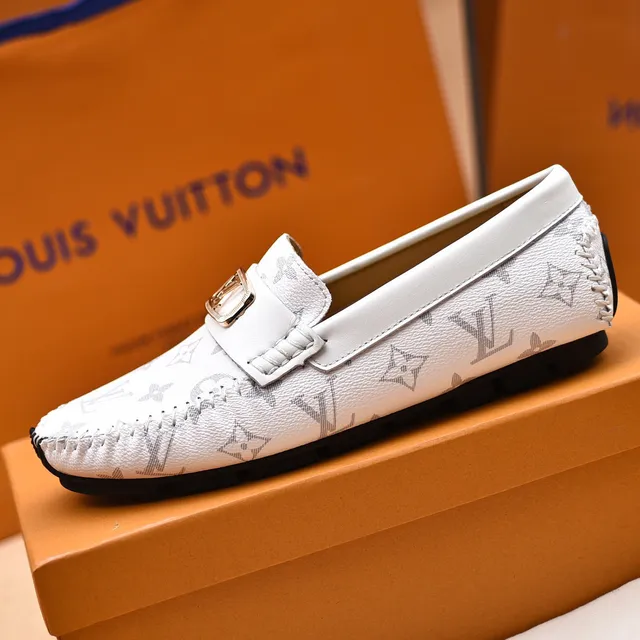 Louis Vuitton Blanc et gris cuir imprimé monogramme LV boucle logo loafer 5