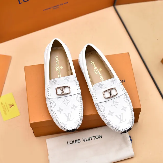 Louis Vuitton Blanc et gris cuir imprimé monogramme LV boucle logo loafer 9