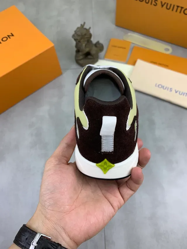 Louis Vuitton Tênis Lifestyle Amarelo Marrom Assimétrico com Painéis de Camurça e Tecido 3