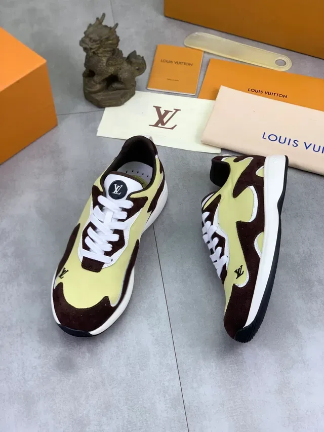 Louis Vuitton Tênis Lifestyle Amarelo Marrom Assimétrico com Painéis de Camurça e Tecido 5