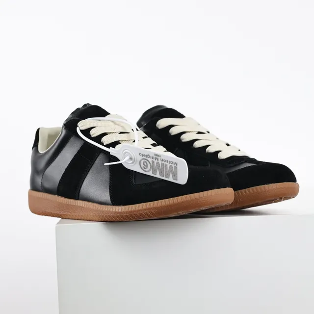 Maison Margiela Tênis lifestyle pretos e bege painelados de couro e suede com cadarços planos creme 3